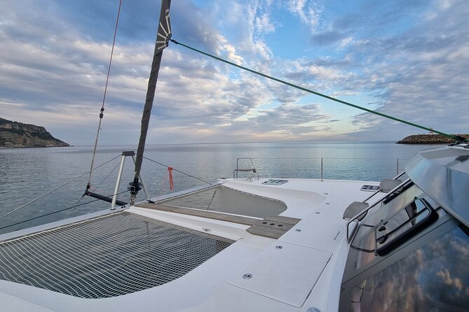 Half Day Catamaran Tour in Algarve - Lagos - Alvor for fishing boats and a shore-side break