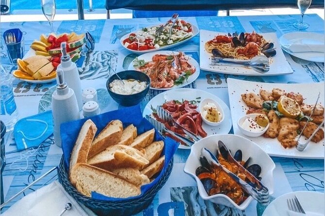 Half-Day Exclusive Catamaran Cruise in Santorini with Meal and Open Bar - Swimming at the Volcano and Hot Springs