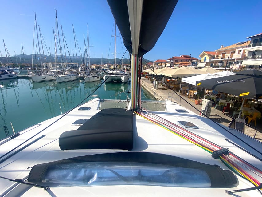 Heraklion: Catamaran Sailing to Dia island - Lunch, local snacks, and drinks onboard