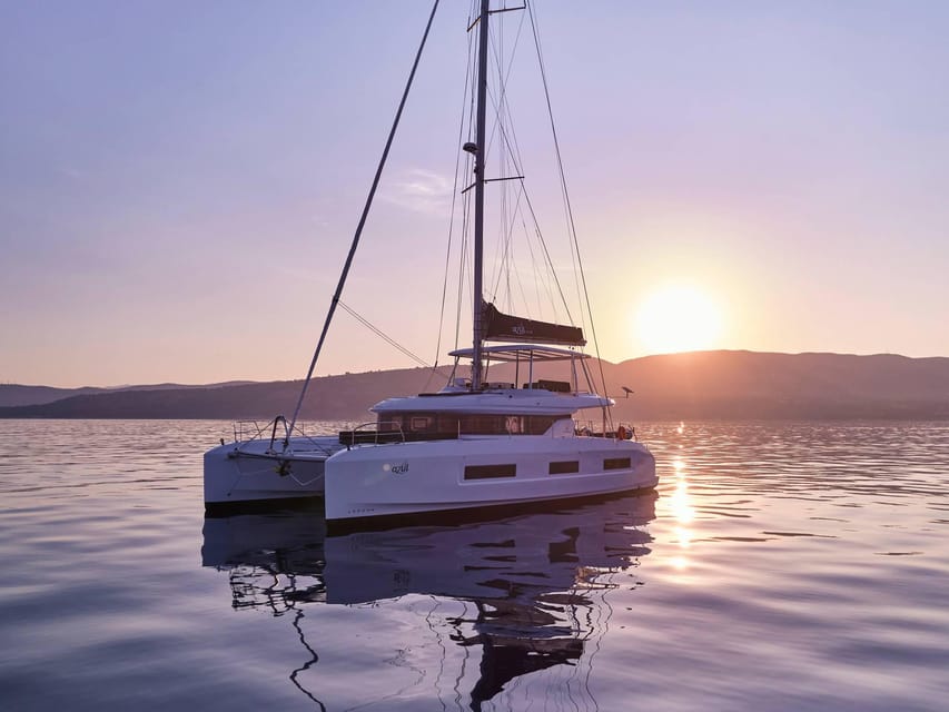Heraklion: Dia Island Luxury Catamaran Cruise with Meal - Dia Island and its clear sheltered bay