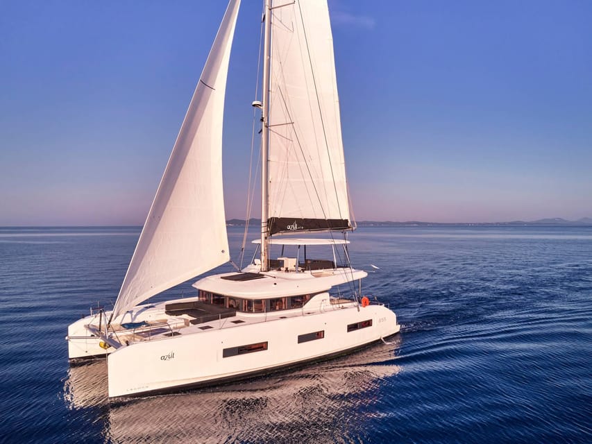 Heraklion: Dia Island Luxury Catamaran Cruise with Meal - Lunch with Greek salad and Cretan flavors
