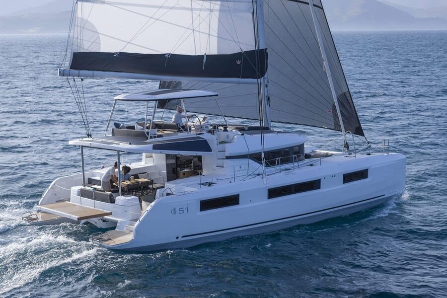 Heraklion: Dia Island Luxury Catamaran Cruise with Meal - One hour across the Cretan Sea