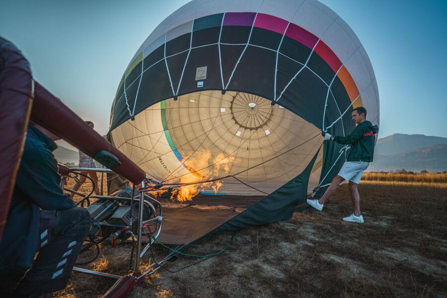 Heraklion: Sunrise Balloon Flight & Sunset Catamaran Cruise - A sunrise start on the Lassithi Plateau