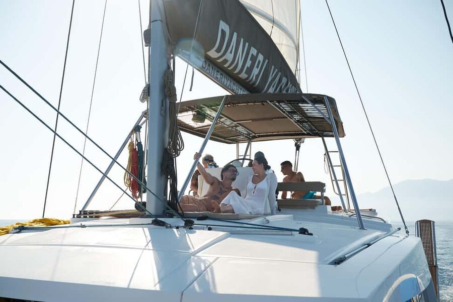 Hersonissos: Dia Catamaran Cruise with Lunch & Drinks - The return sailing and the real time commitment