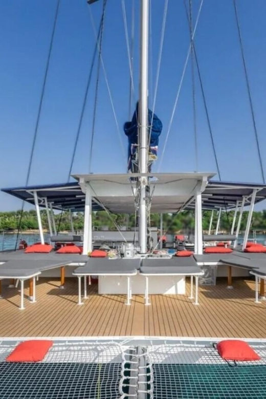 Hyères : Catamaran Dinner Cruise at Fort of Brégançon - The mood, crew, and onboard comfort