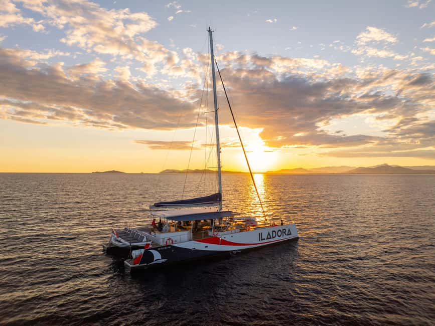 Hyères : Sunset Catamaran Cruise to Giens Peninsula - Sailing toward La Badine Beach