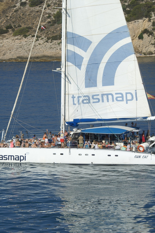 Ibiza: Catamaran Cruise to Formentera with Meal and Drinks - Sun, Shade, and Life on the Catamaran