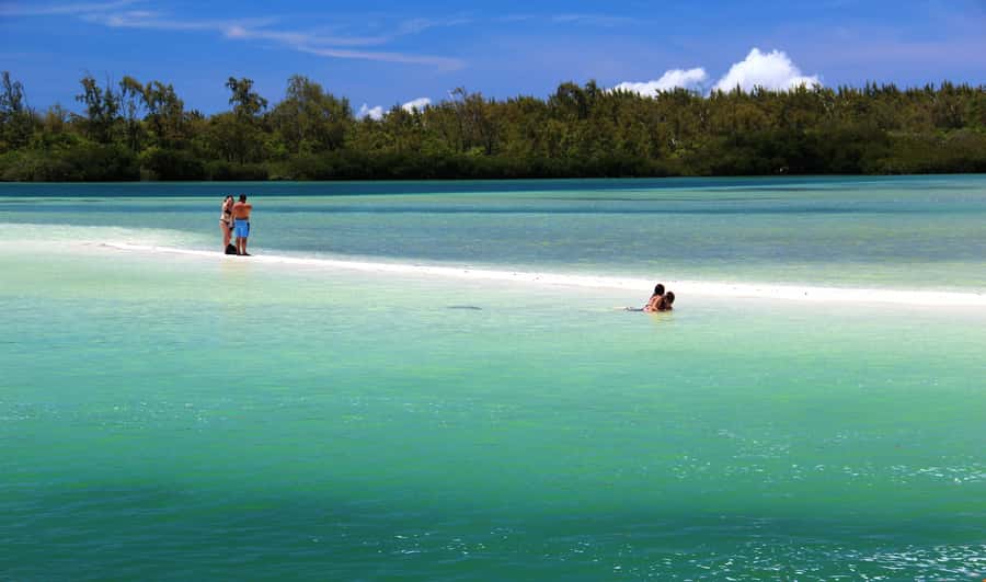 Ile aux Cerfs: The very best day by catamaran. - Who will enjoy this catamaran day most?