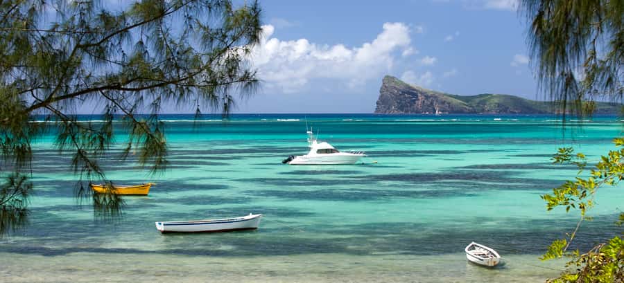 Ilot Gabriel: Catamaran Cruise & BBQ Lunch - Coin de Mire on the way home