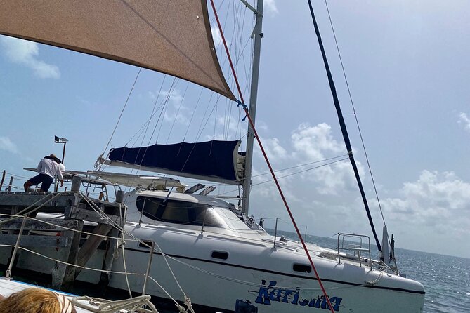 Isla Mujeres Basic Tour in Catamaran with Snorkel and Open Bar - Two hours and 20 minutes on Isla Mujeres
