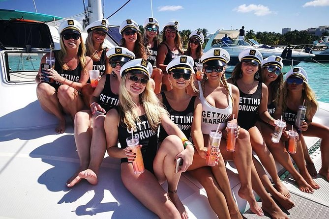 Isla Mujeres Catamaran Luxury Sailing Experience - Timing, group size, and what to pack