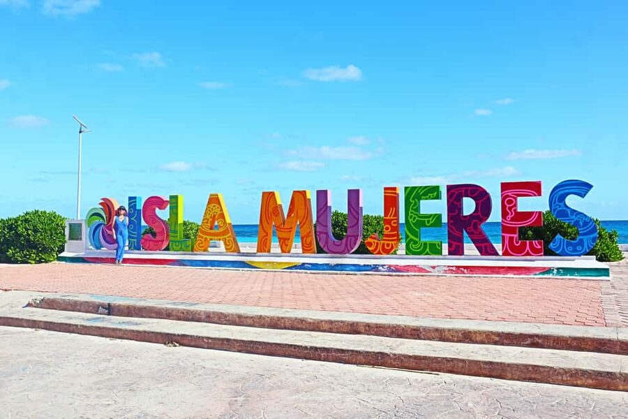 Isla Mujeres: Catamaran Ride with Open Bar, Snorkeling, and Lunch - Snorkeling: clear water, short time