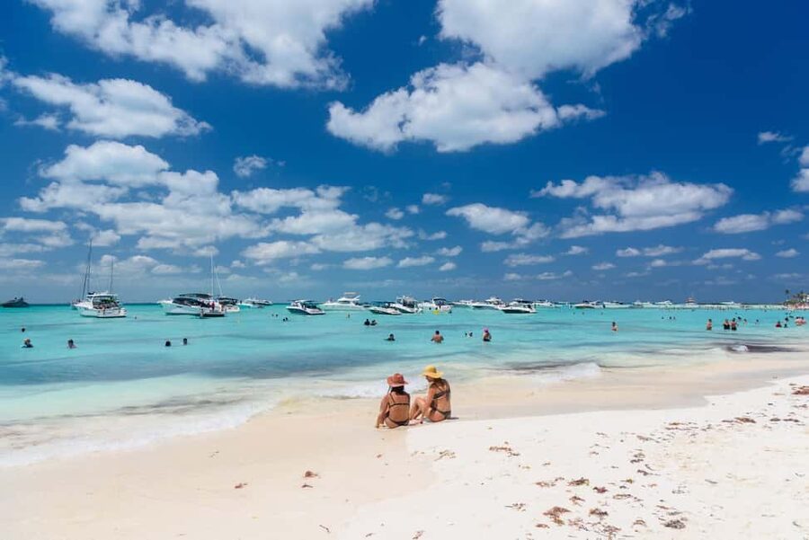 Isla Mujeres: Catamaran Ride with Open Bar, Snorkeling, and Lunch - Getting to the marina and finding the crew