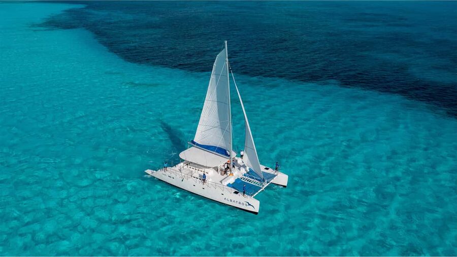 Isla Mujeres Catamaran, Snorkel & Buffet Lunch - The trip in five useful points