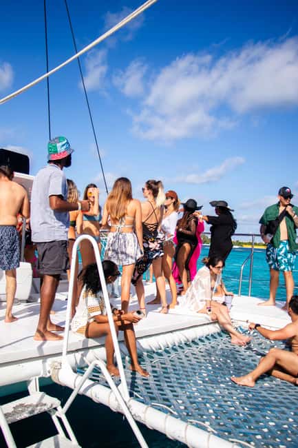 Isla Mujeres Catamaran, Snorkel & Buffet Lunch - Buffet lunch and open drinks at the beach club