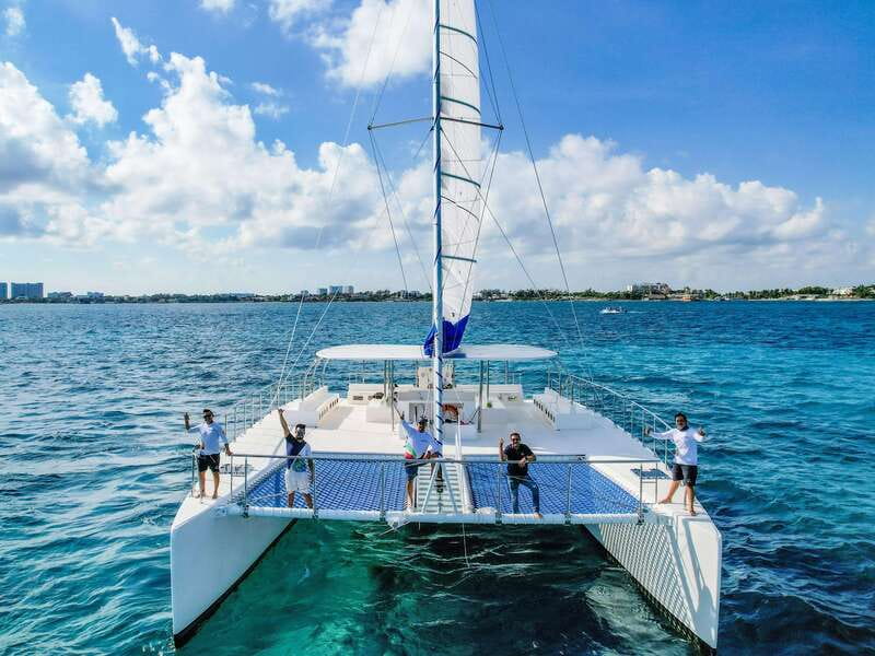 Isla Mujeres: Catamaran with Open Bar, Snorkeling and Lunch - Who should book this Isla Mujeres day trip?