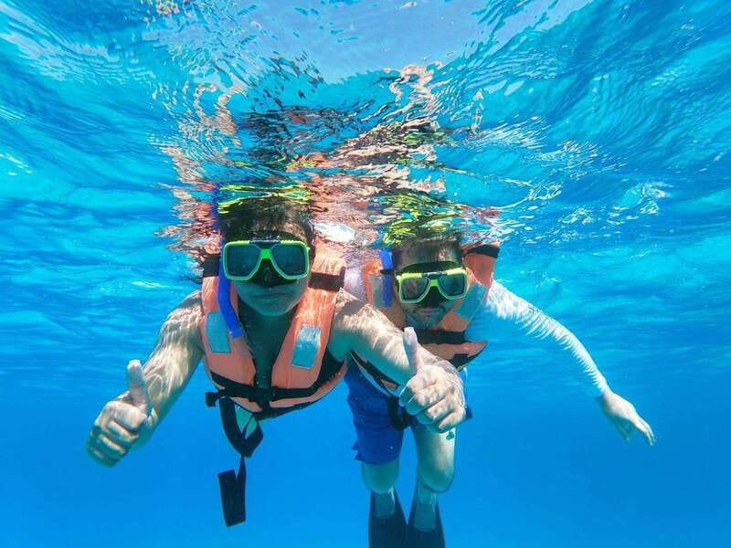 Isla Mujeres: Catamaran with Open Bar, Snorkeling and Lunch - The catamaran ride sets the tone