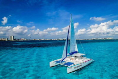 Catamaran with Open Bar, Snorkeling and Lunch