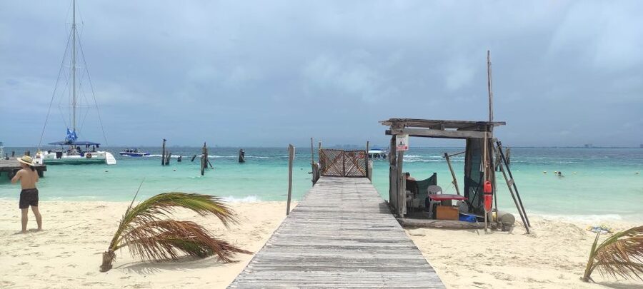 Isla Mujeres: Catamaran with Open Bar, Snorkeling and Lunch - Lunch, drinks, and the long middle of the day