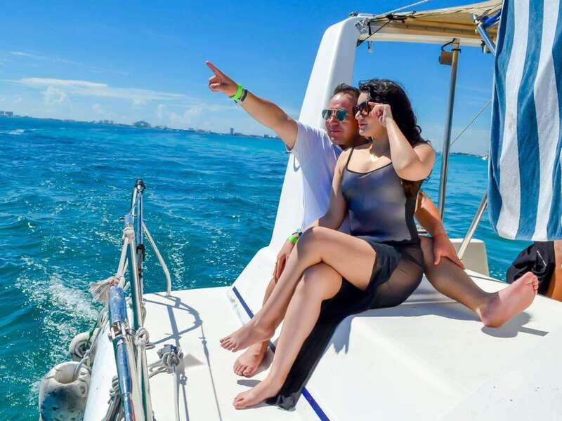 Isla Mujeres: Catamaran with Open Bar, Snorkeling and Lunch - Exploring Isla Mujeres by foot or golf cart