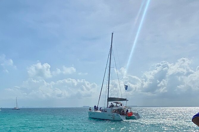 Isla Mujeres on luxury catamaran with snorkel, open bar and lunch - Key points to know before sailing