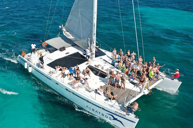 Isla Mujeres Plus by Albatros Catamarans - What to expect from the international buffet