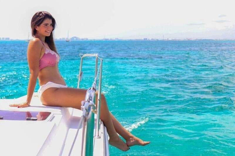 Isla Mujeres Plus Experience Catamaran Tour + Snorkel+Lunch - Isla Mujeres free time: beach hopes versus town reality