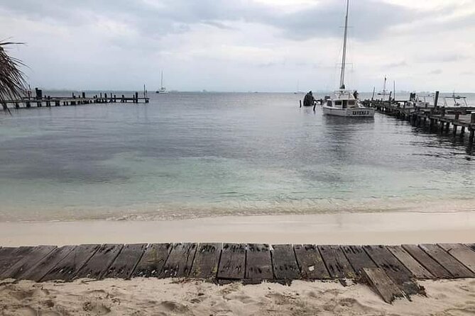 Isla Mujeres Premium Tour in Catamaran with Snorkel and Buffet - Crew service and boat comfort