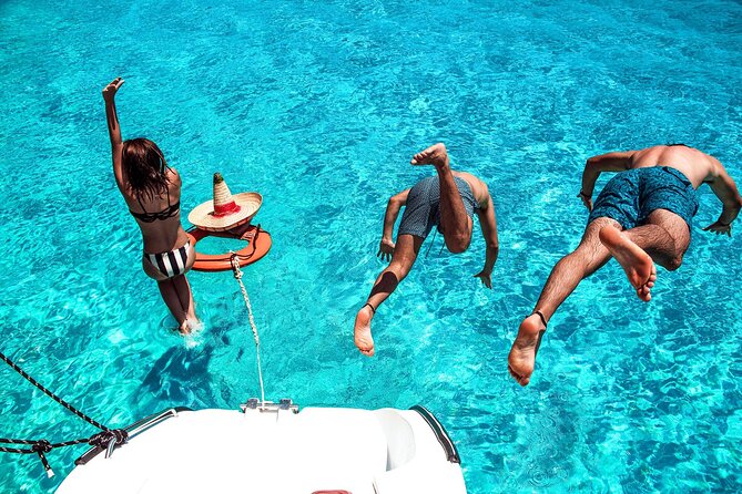 Isla Mujeres Tour on Catamaran with Snorkel, Open Bar, Buffet & Beach club - The beach club, buffet, and shade problem