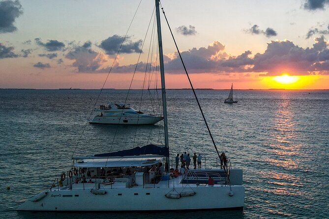 Isla Mujeres Unlimited Catamaran! Drinks, Fun & Party From Playa Del Carmen - The beach club and buffet meal
