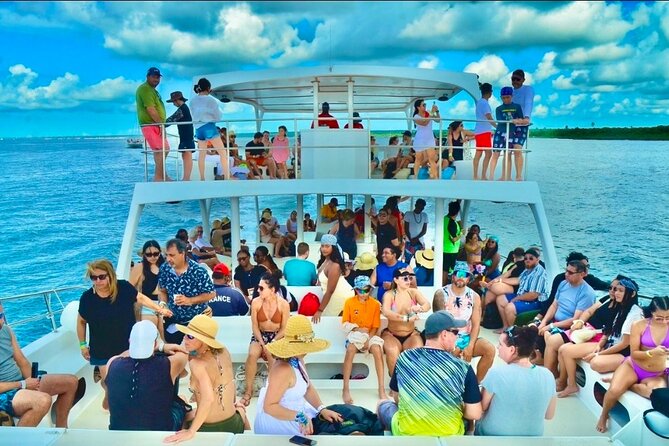 Isla Saona Exclusive Tour with Catamaran & Natural Pool - Isla Saona and the Natural Pool Stop