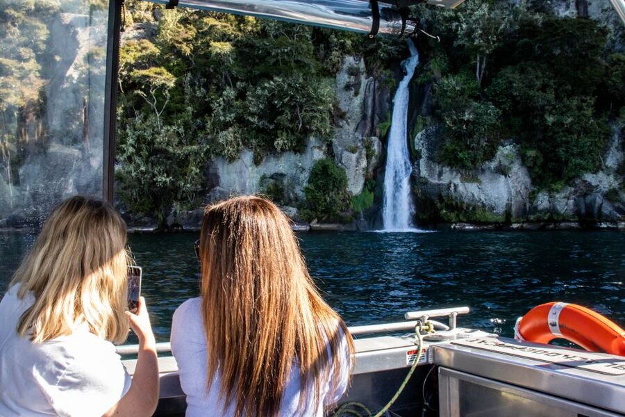 Kinloch: Lake Taupo Catamaran Cruise with Paddleboarding - Practical preparation for the 210-minute outing