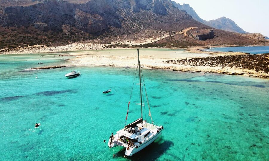 Kissamos: Balos & Gramvousa Luxury Catamaran Sailing Cruise - The 90-minute sail to Balos
