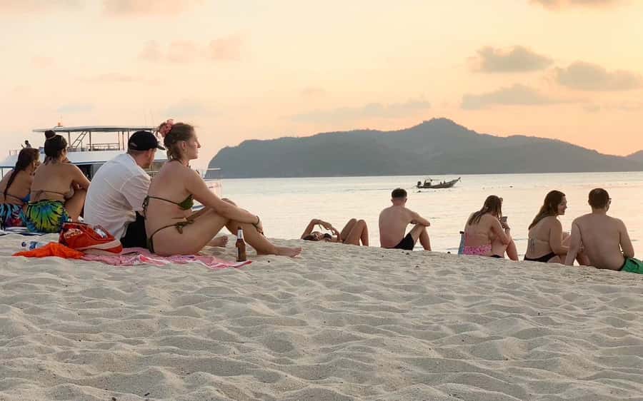 Koh Samui: Koh Tan and Koh Madsum Half-Day Tour by Catamaran - Food, drinks, and onboard comfort