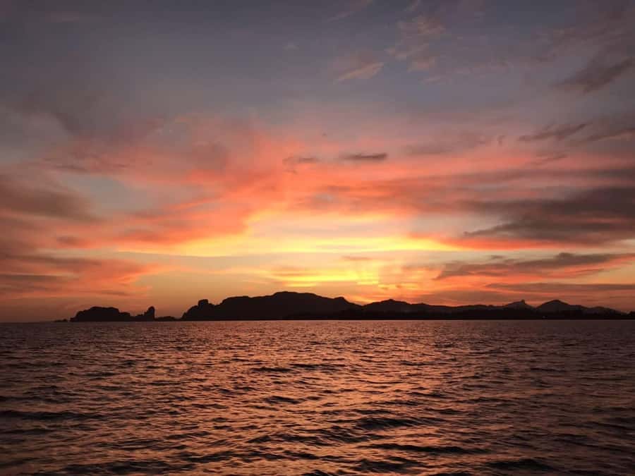 Krabi: Luxury Sunset Cruise to 4 Islands by Power Catamaran - Why this cruise works well as a sunset outing