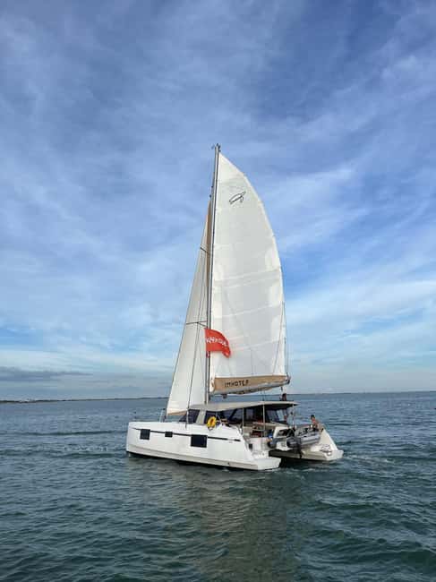 La Flotte en Ré - 5H30 Sailing Catamaran Long Cruise - Reaching the Banc du Bûcheron