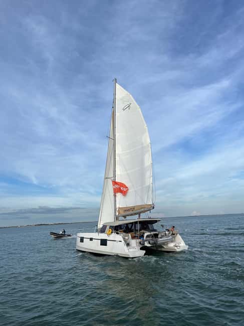 La Flotte, Ile de Ré: Sailing Catamaran Cruise - Baie de Loix and the island from offshore