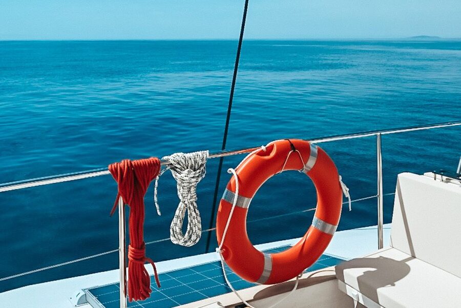 La Grande Motte: Le Grau-du-Roi Bay Catamaran Cruise - Crew, captain, and the French only setting