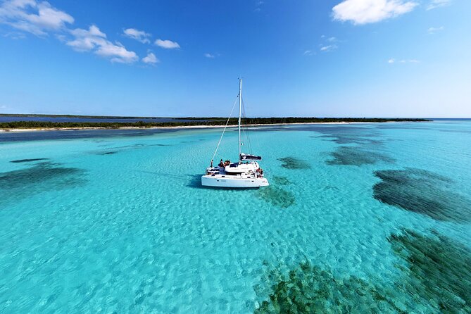 Lagoon 39ft Private Catamaran 5hr - El Cielo Full Experience - The crew makes the private charter worthwhile