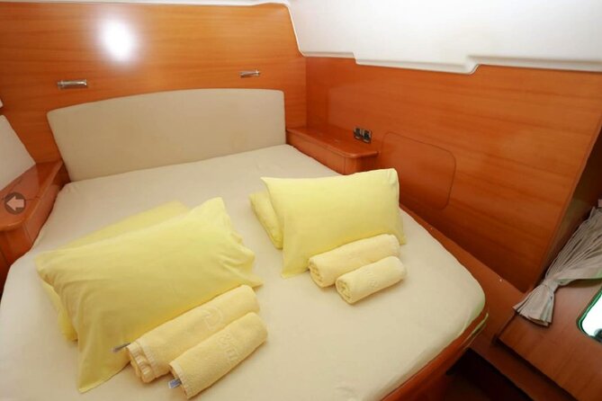 Lagoon 440 · Comfortable catamaran for Ibiza and Formentera - The final return to Cala Jondal