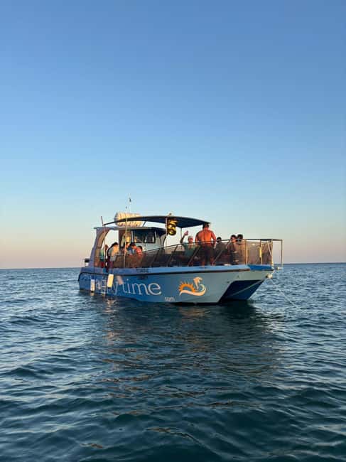 Lagos: Benagil Caves Catamaran Tour (2.5 hours) for the whole family - Comfort, sound, and the practical boat experience