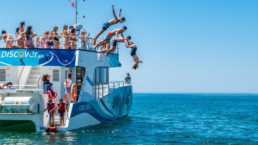 Lagos: Dolphins & Caves - Catamaran - Fruit, cookies, and the small comforts that matter