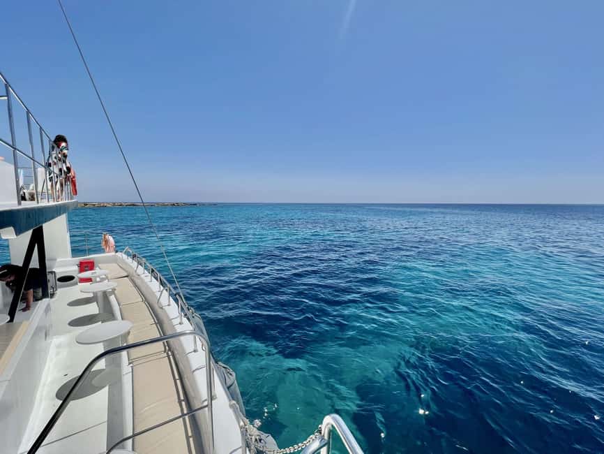 Limassol: Catamaran Cruise with Lunch - The bar: useful value, with an important distinction