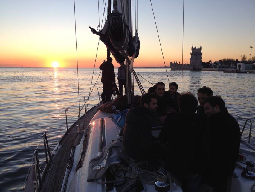 Lisbon 2H Private Tour by SAILBOAT / SAIL or POWER CATAMARAN - Who should book this Tagus cruise?