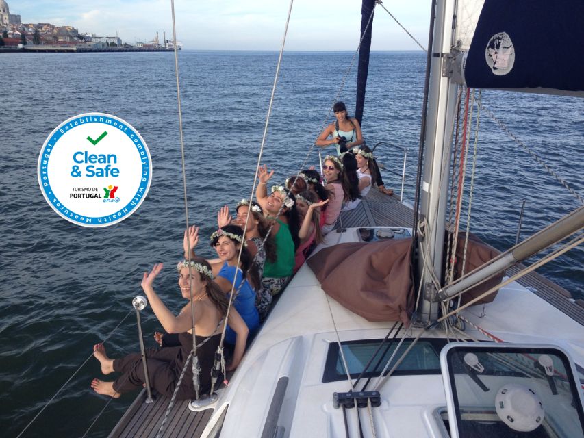 Lisbon 2H Private Tour by SAILBOAT / SAIL or POWER CATAMARAN - Sailing toward Cristo Rei and the south bank