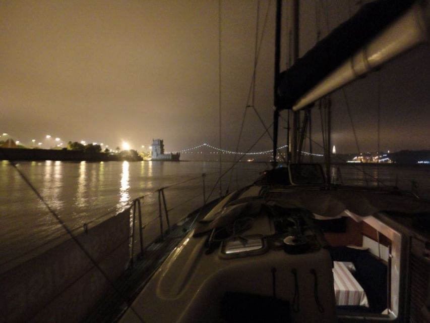 Lisbon 2H Private Tour by SAILBOAT / SAIL or POWER CATAMARAN - Daytime, evening, or sunset?