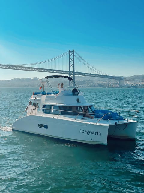 Lisbon: 4h Private Luxury Catamaran Tour with Welcome Drink - Swimming, sunbathing, and the practical side of water time