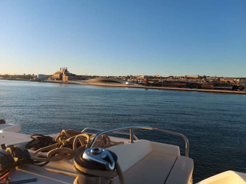 Lisbon: Catamaran Cruise with Drinks & Pastel de Nata - Starting at the BLUE SKIPPER Cafe in Alcântara