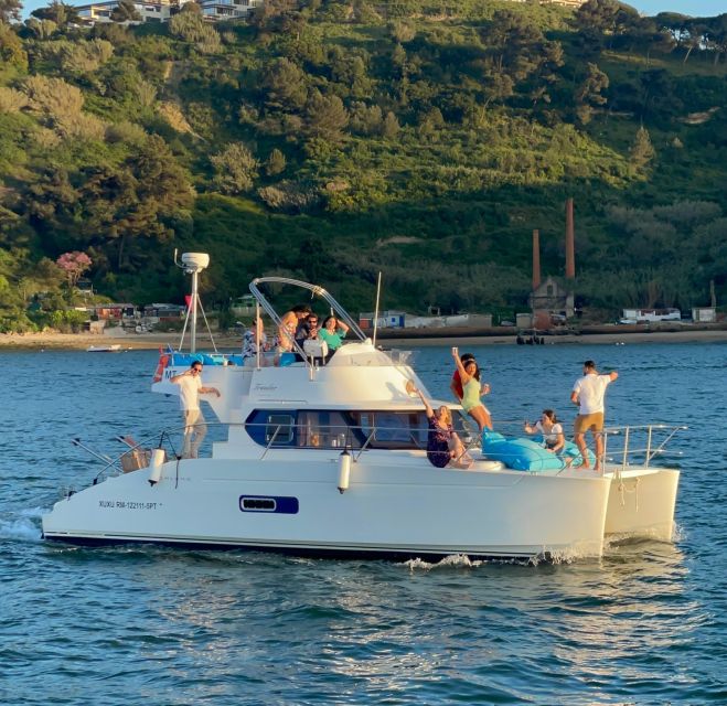 Lisbon: Private Luxury Catamaran Tour with Welcome Drink - Why seeing Lisbon from the Tagus works so well