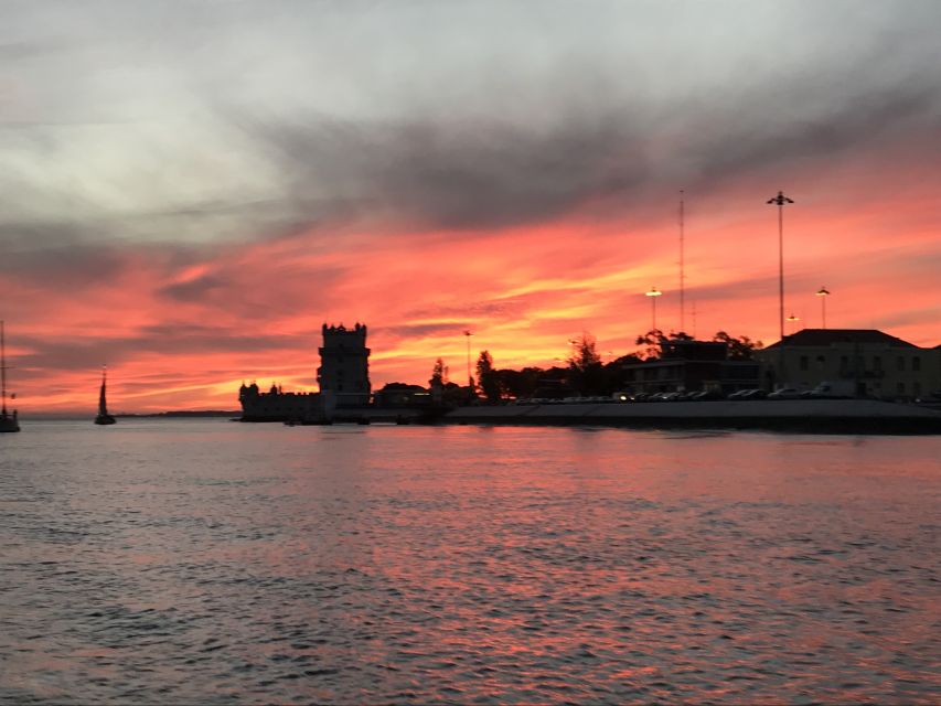 Lisbon: Sunset and Wine Luxury Catamaran Cruise - Practical tips for a smoother evening